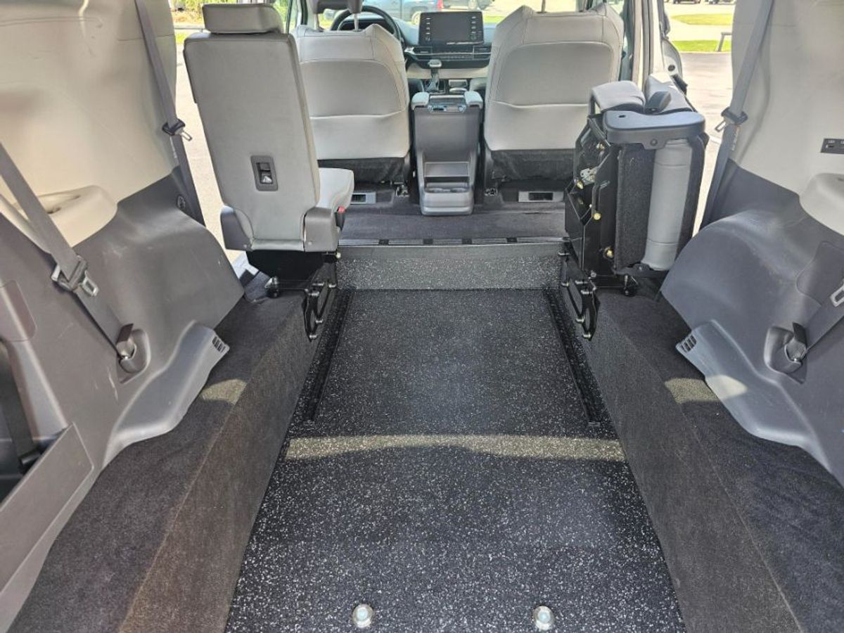 2024 TOYOTA SIENNA - Image 7