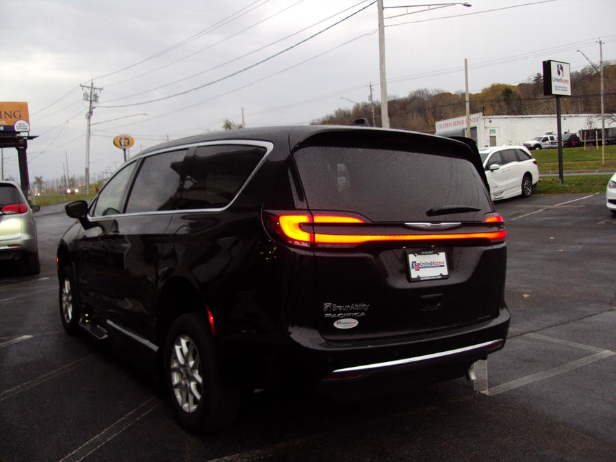 Used 2024 Chrysler Pacifica Touring L - BraunAbility Side Entry Entry Fold Out Automatic Ramp