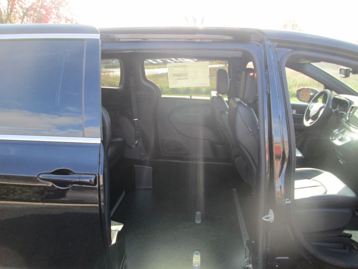 2026 CHRYSLER PACIFICA - Image 12