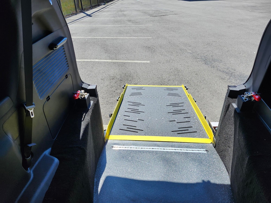 New 2026 Toyota Sienna Hybrid LE - Vantage Mobility Commercial Rear Entry Fold Out Manual Ramp