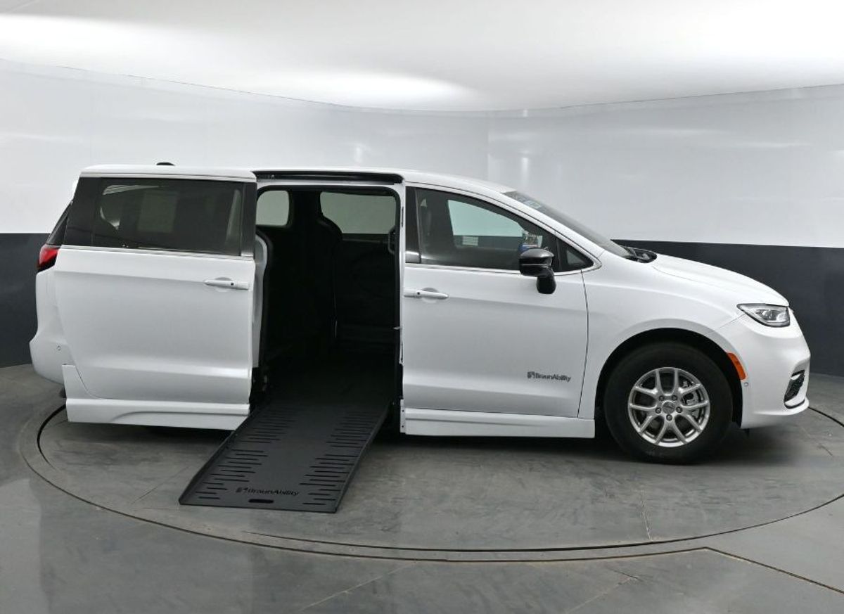 White Chrysler Pacifica with Side Entry Automatic Fold Out ramp