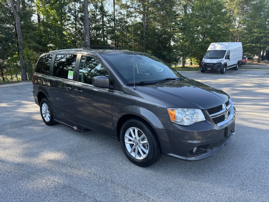 Grey Dodge Grand Caravan image number 10