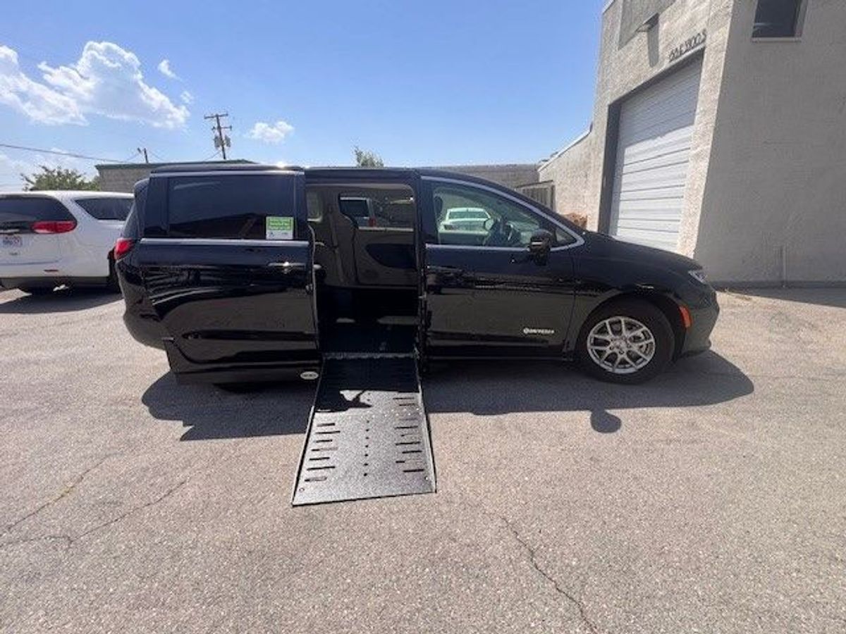 2024 CHRYSLER PACIFICA - Image 8