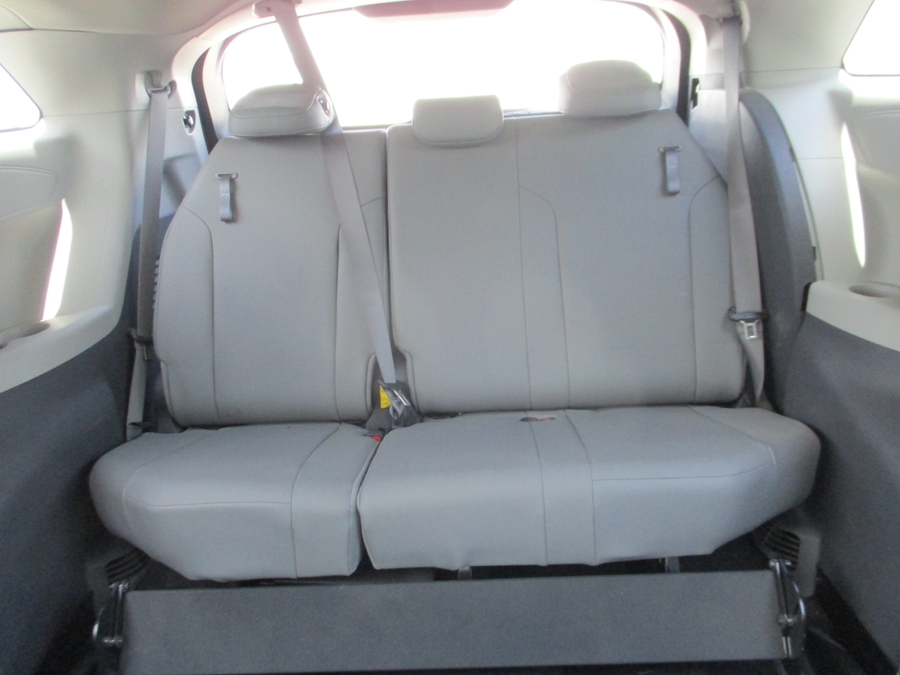 White Toyota Sienna image number 15