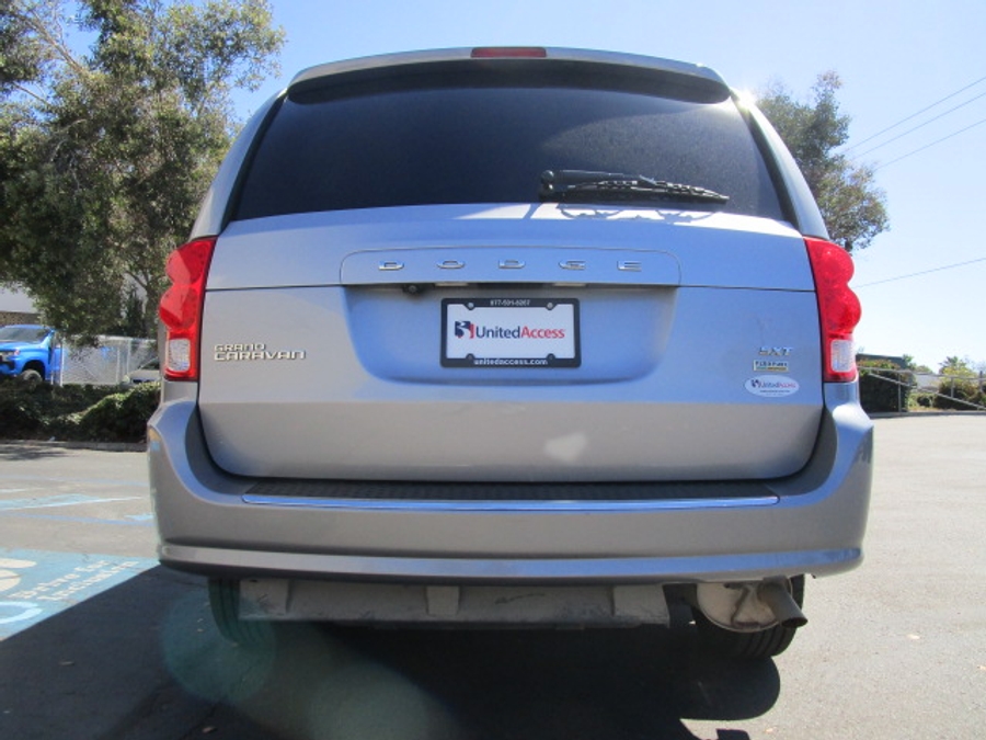 Used 2019 Dodge Grand Caravan SXT - Revability Side Entry Entry Fold Out Automatic Ramp