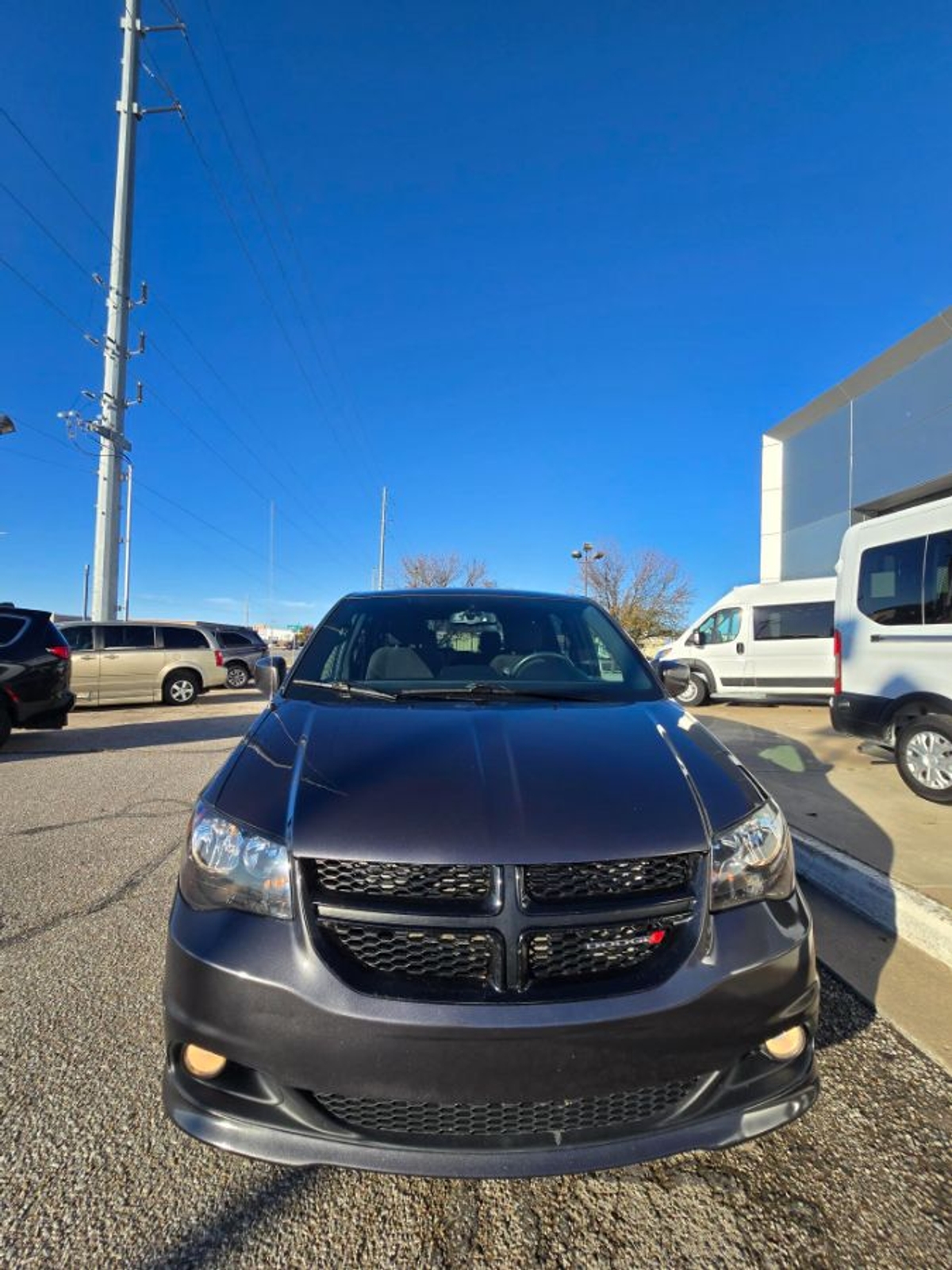 Grey Dodge Grand Caravan image number 5