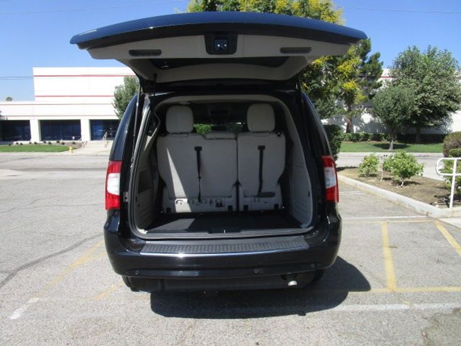 Used 2015 Chrysler Town and Country Touring-L - BraunAbility Side Entry Entry In Floor Automatic Ramp