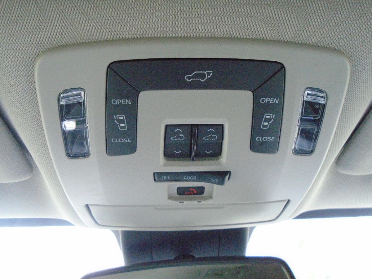 2025 TOYOTA SIENNA - Image 8