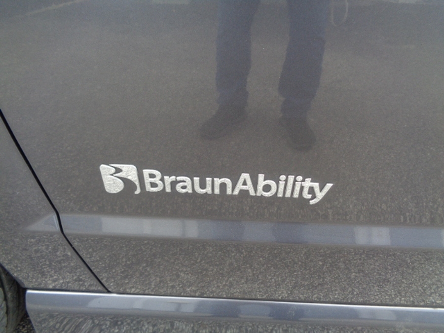 Used 2018 Dodge Grand Caravan SXT - BraunAbility Side Entry Entry Fold Out Manual Ramp