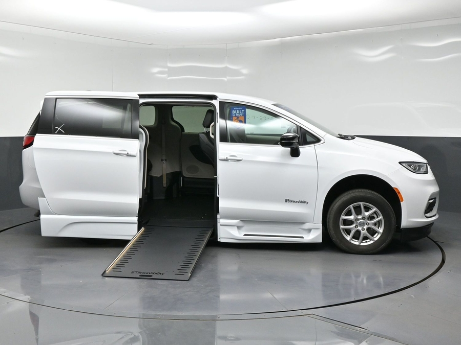 Used 2024 Chrysler Pacifica Touring L - BraunAbility Side Entry In Floor Automatic Ramp