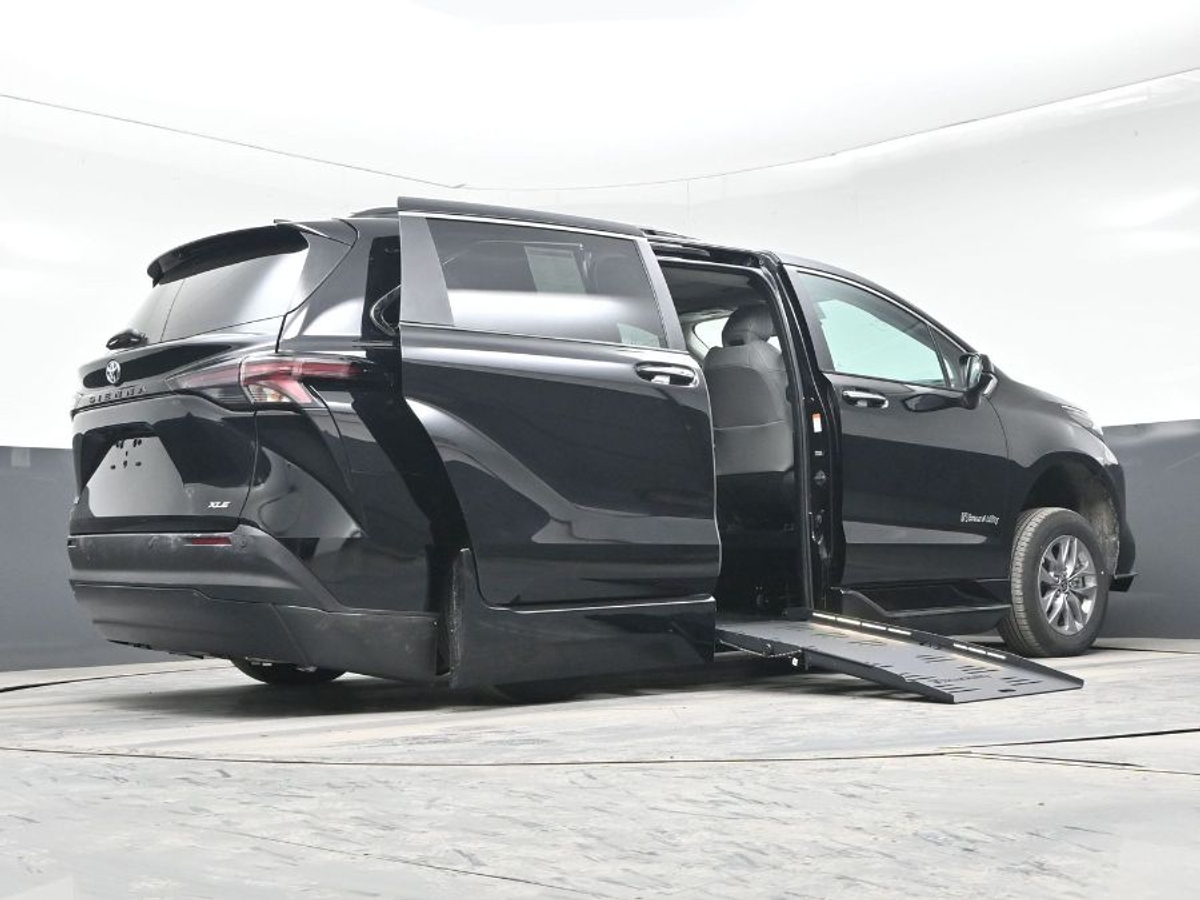 2025 TOYOTA SIENNA - Image 21