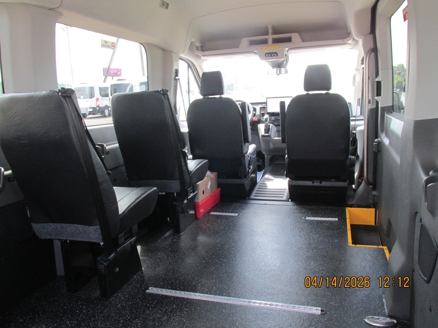 White Ford T350 image number 3