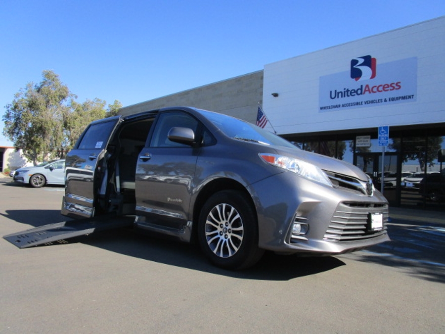 Used 2019 Toyota Sienna XLE Base - BraunAbility Side Entry Entry Fold Out Automatic Ramp