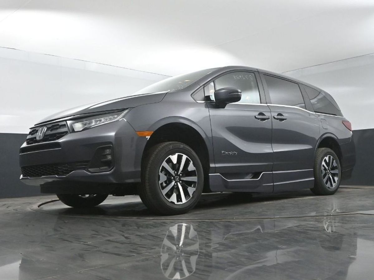 Grey Honda Odyssey image number 19