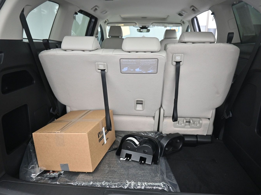 Grey Honda Odyssey image number 23
