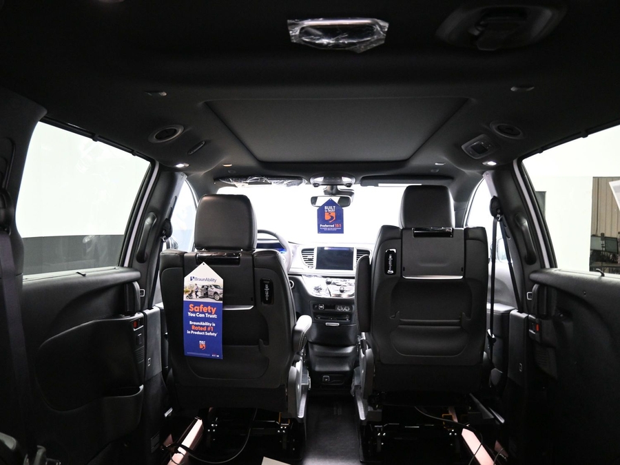 New 2025 Chrysler Pacifica Select Plus - BraunAbility Side Entry Entry In Floor Automatic Ramp