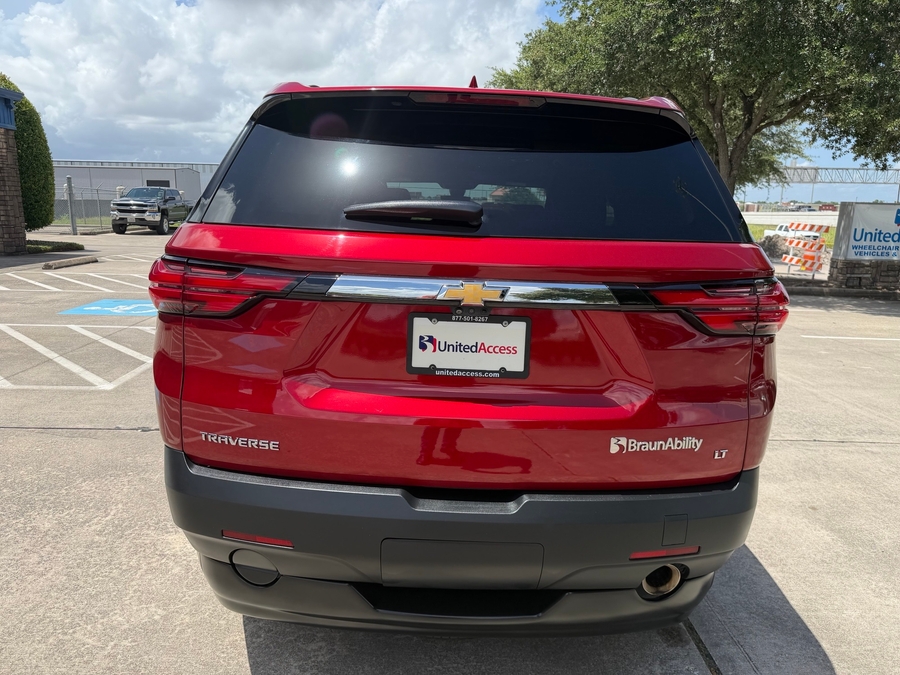 Used 2023 Chevrolet Traverse 3LT - BraunAbility Side Entry In Floor Automatic Ramp
