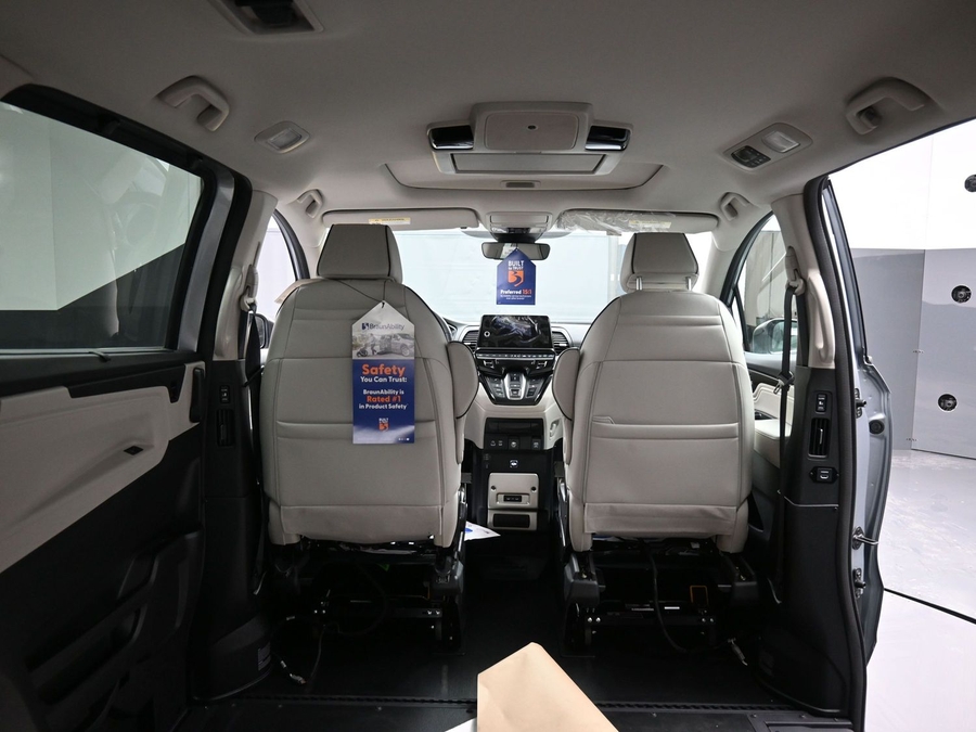 New 2026 Honda Odyssey Touring - BraunAbility Side Entry Entry In Floor Automatic Ramp