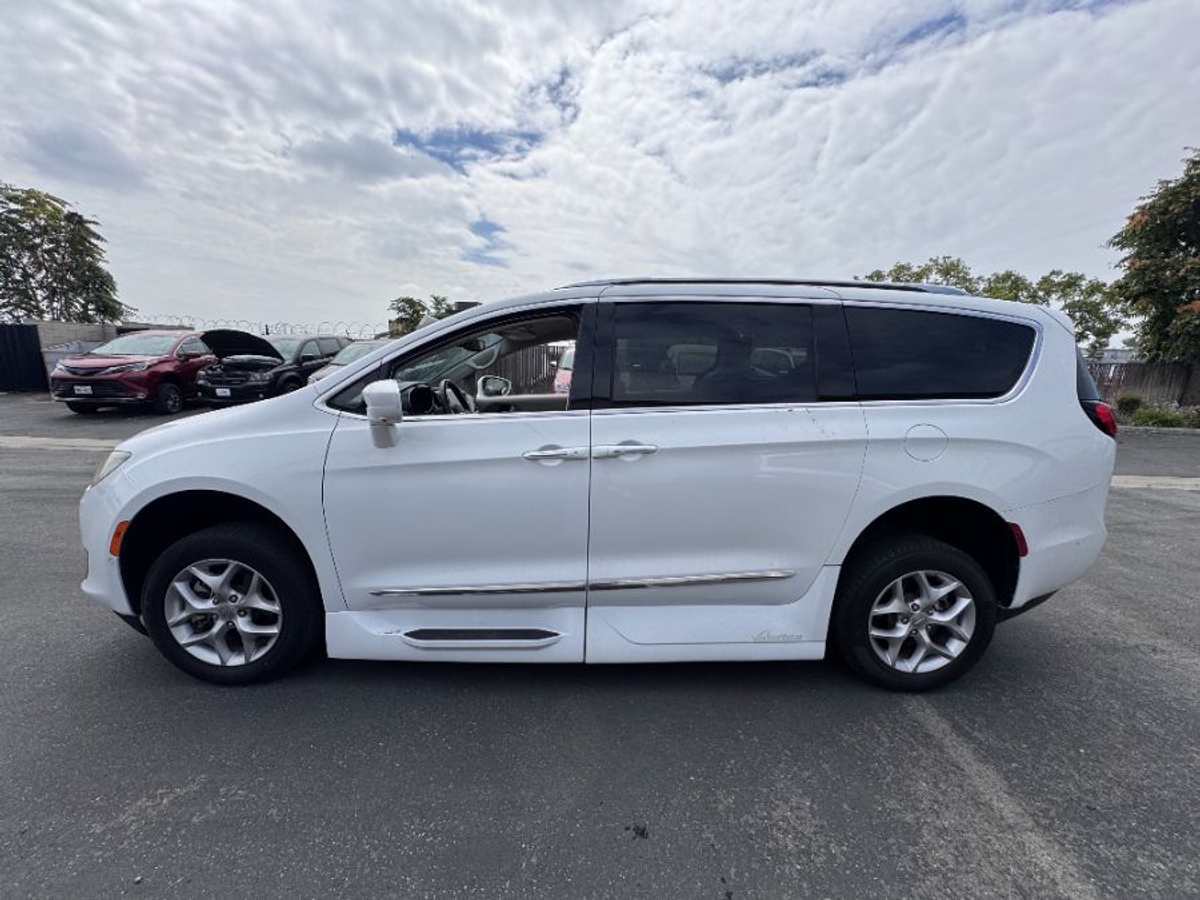 2019 CHRYSLER PACIFICA - Image 3