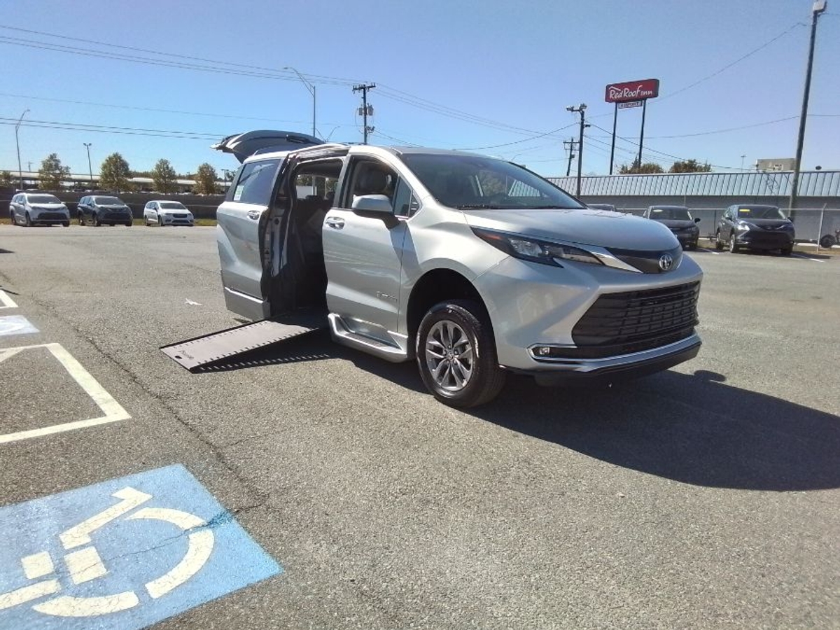 2024 TOYOTA SIENNA - Image 2