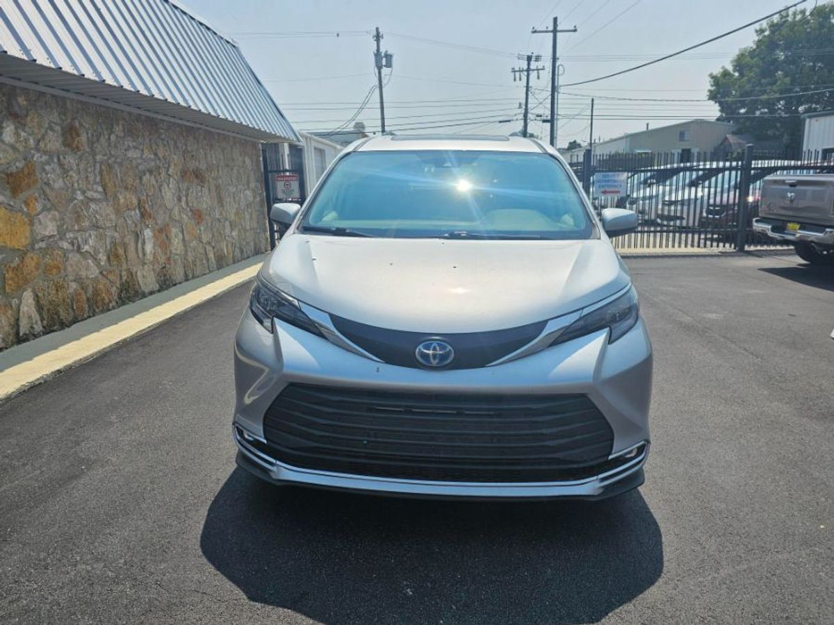 2024 TOYOTA SIENNA - Image 2