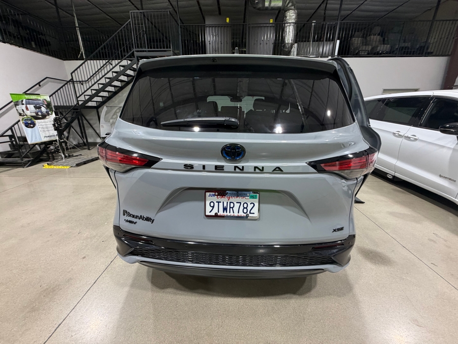 2025 Toyota Sienna XSE - Photo 6