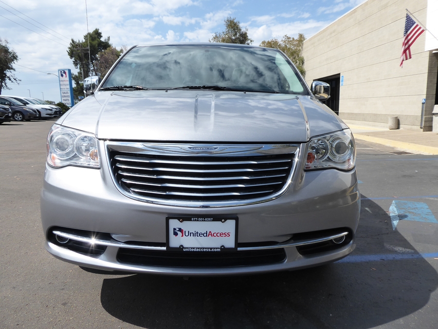 Used 2016 Chrysler Town and Country Limited Platinum - VMI Side Entry In Floor Automatic Ramp