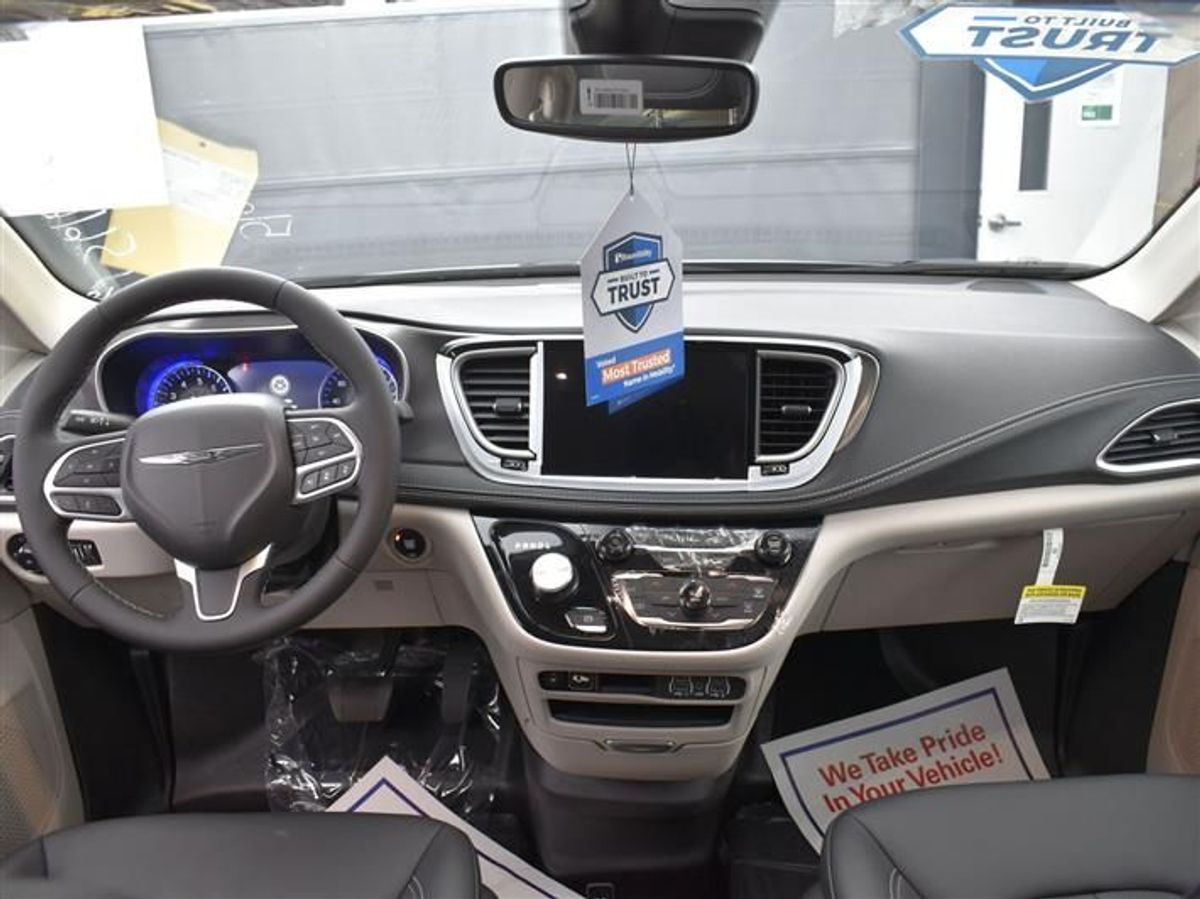 2023 CHRYSLER PACIFICA - Image 22