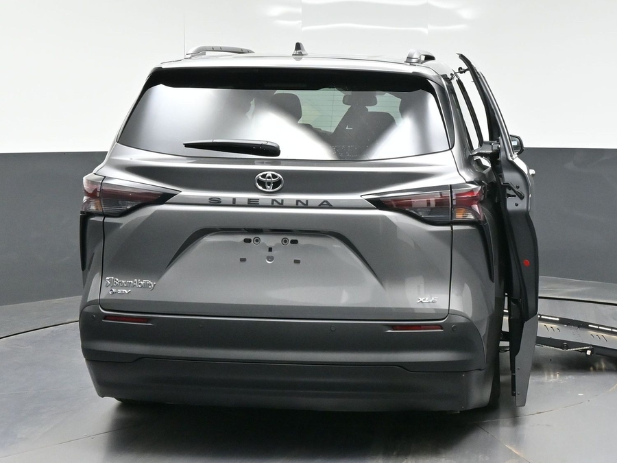 2026 Toyota Sienna XLE - Photo 24