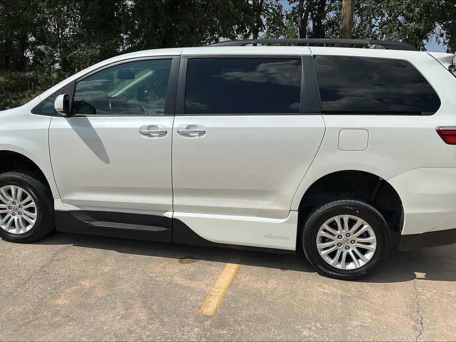 Used 2015 Toyota Sienna XLE - VMI Side Entry In Floor Automatic Ramp