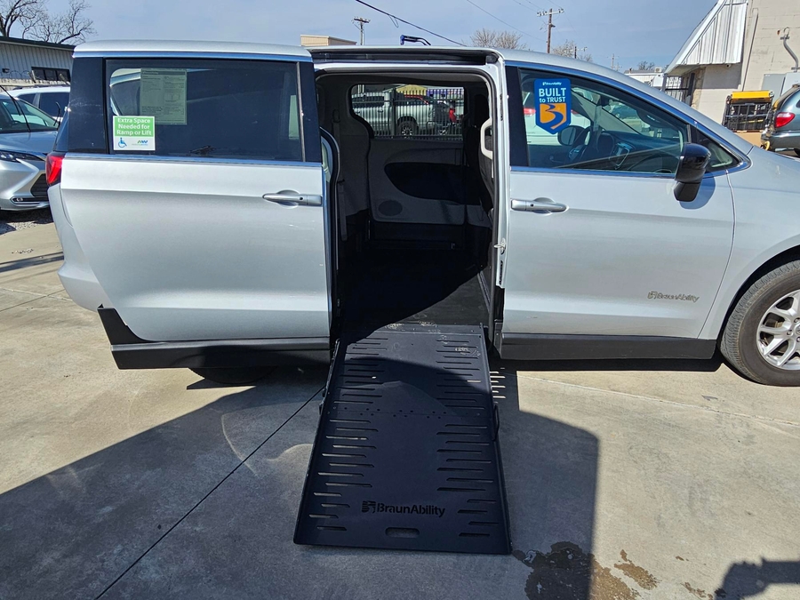 2024 CHRYSLER VOYAGER - Image 6