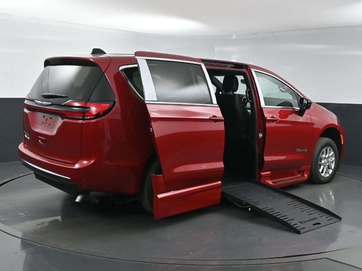 2025 CHRYSLER PACIFICA - Image 7