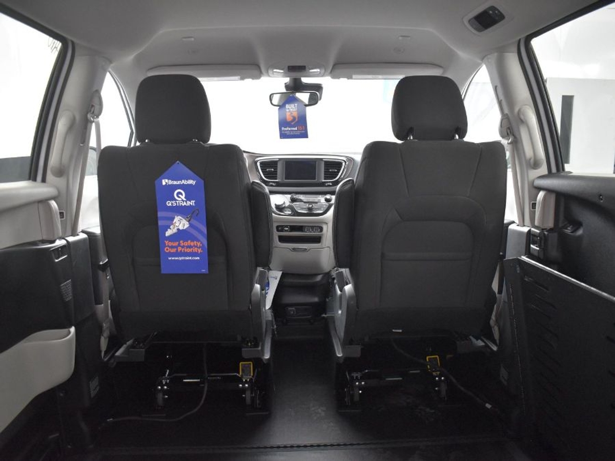 2023 CHRYSLER VOYAGER - Image 15