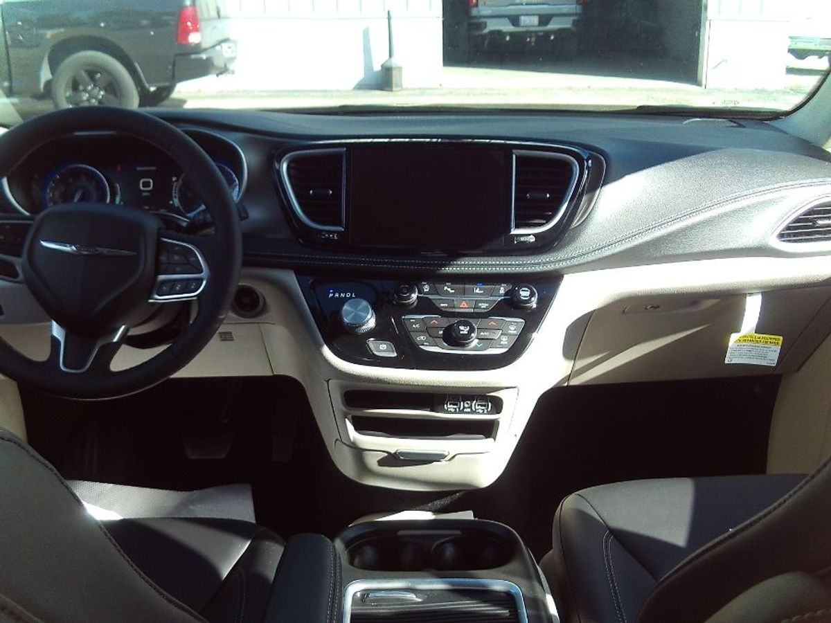 2024 CHRYSLER PACIFICA - Image 10