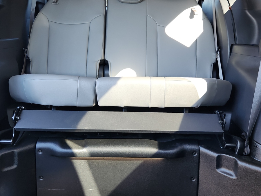 White Toyota Sienna image number 2