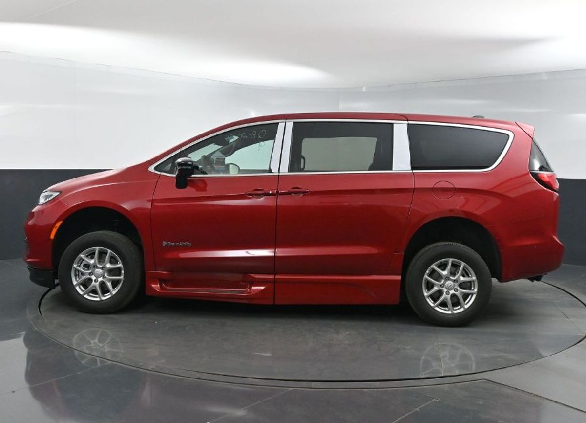 2025 CHRYSLER PACIFICA - Image 5