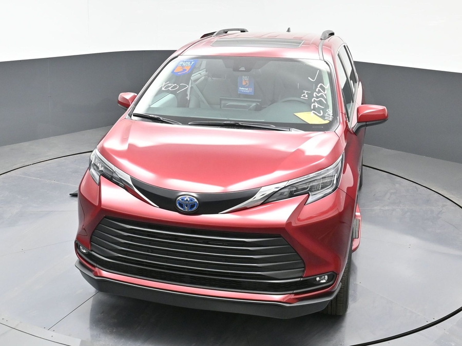 New 2025 Toyota Sienna Hybrid XLE Plus - BraunAbility Side Entry Entry In Floor Automatic Ramp