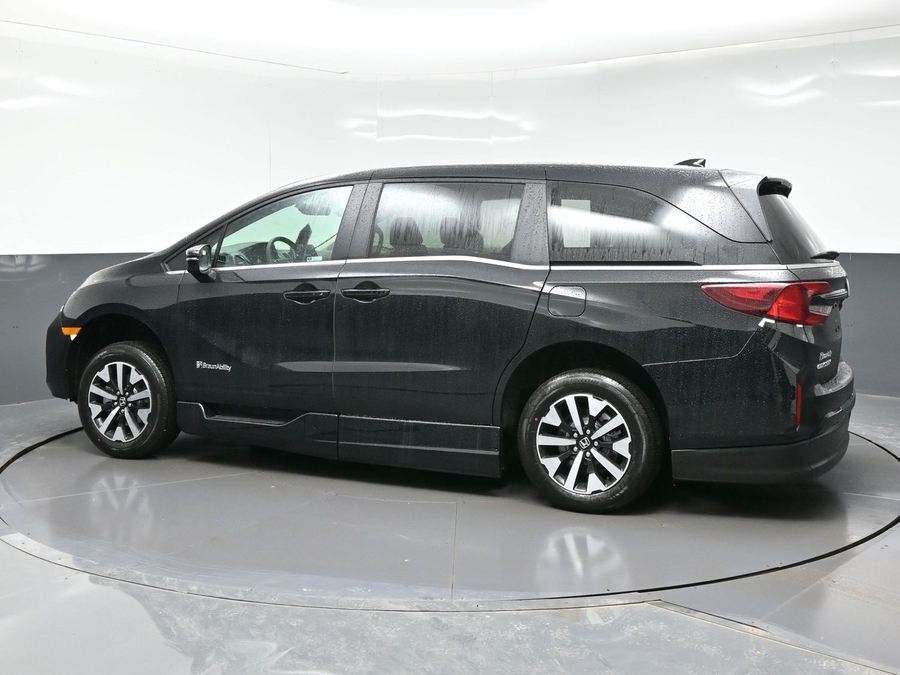 Black Honda Odyssey image number 3