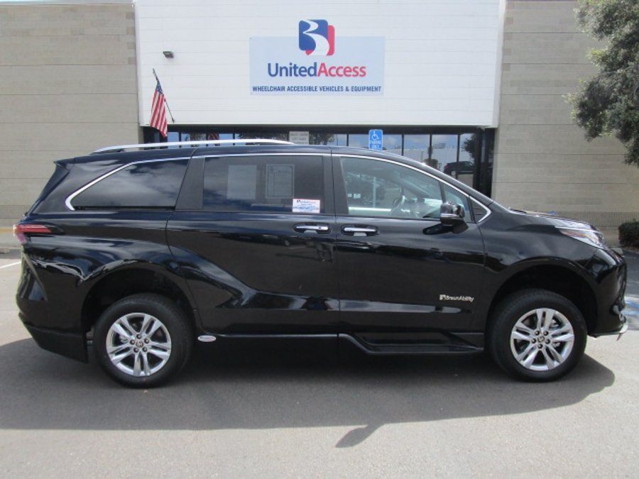 New 2026 Toyota Sienna Hybrid Limited - BraunAbility Side Entry Entry Fold Out Automatic Ramp