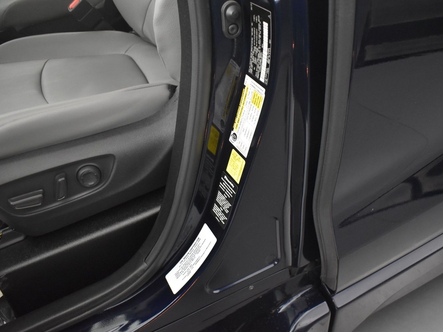 New 2025 Toyota Sienna Hybrid XLE Base - BraunAbility Side Entry Entry Fold Out Automatic Ramp