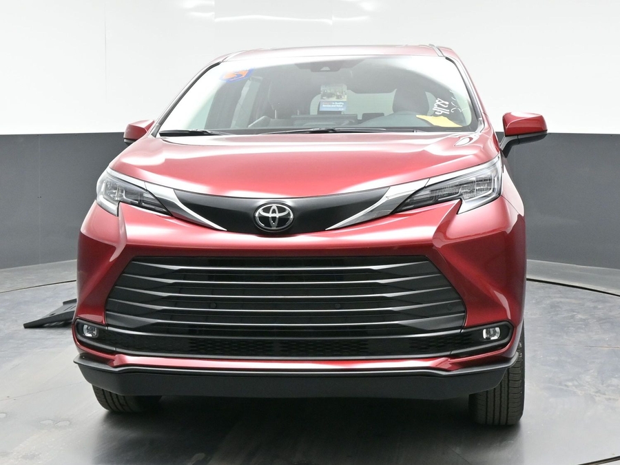 Red Toyota Sienna image number 6