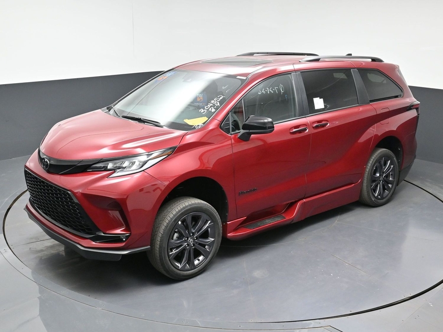 New 2026 Toyota Sienna Hybrid XSE Sport - BraunAbility Side Entry In Floor Automatic Ramp
