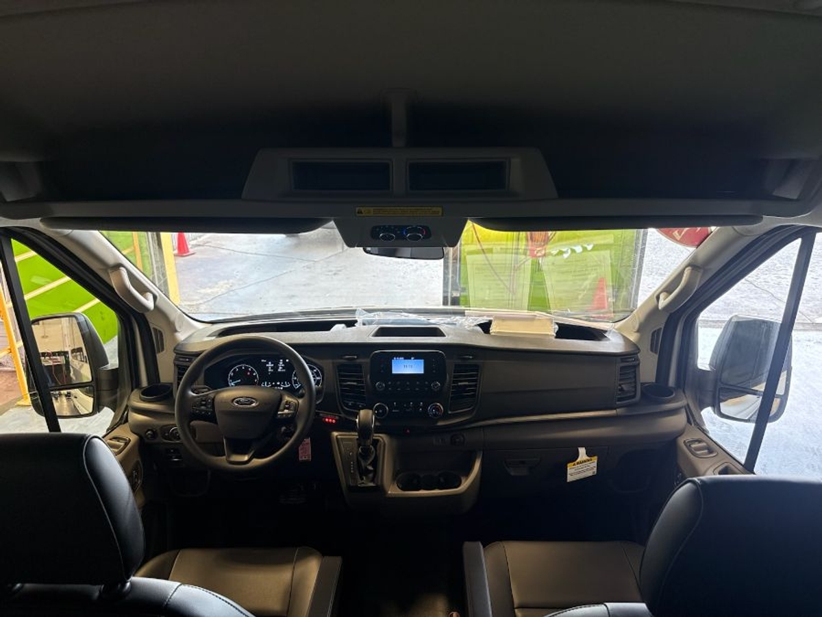 White Ford T350 image number 19