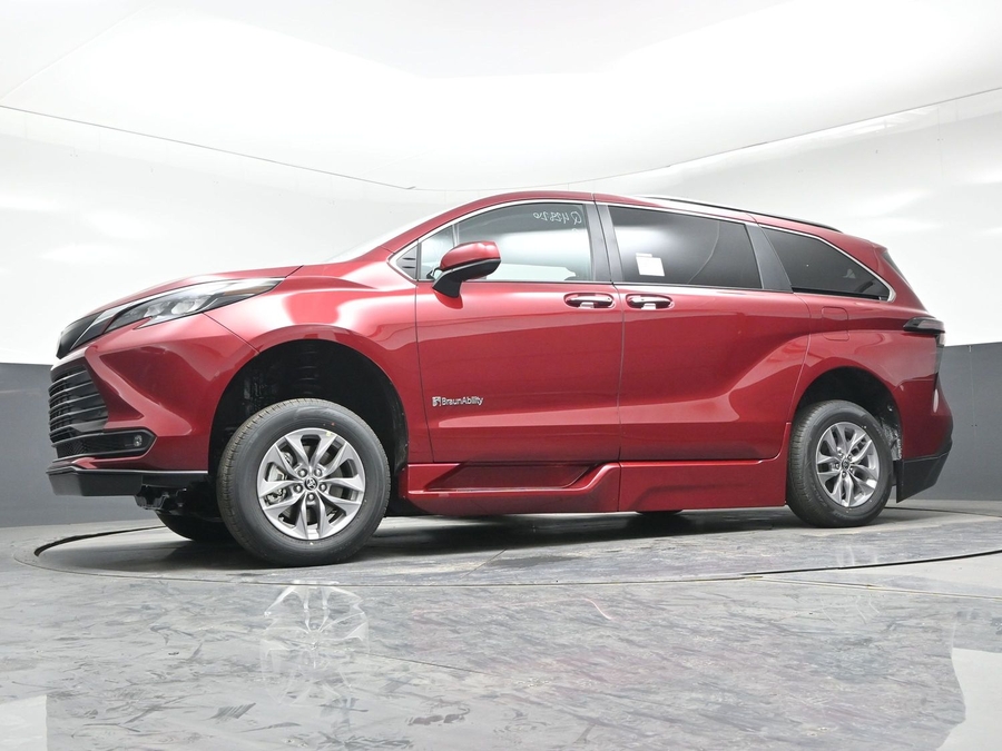 Red Toyota Sienna image number 16