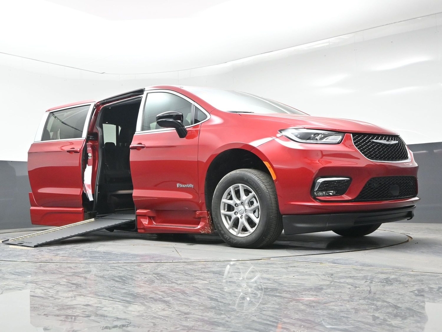 Red Chrysler Pacifica image number 15