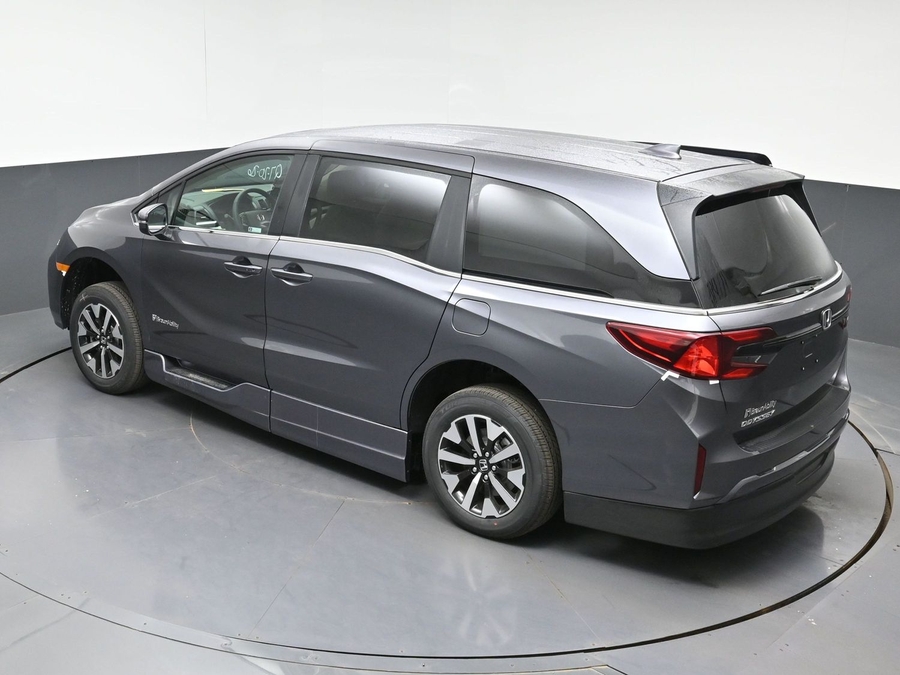 Grey Honda Odyssey image number 18