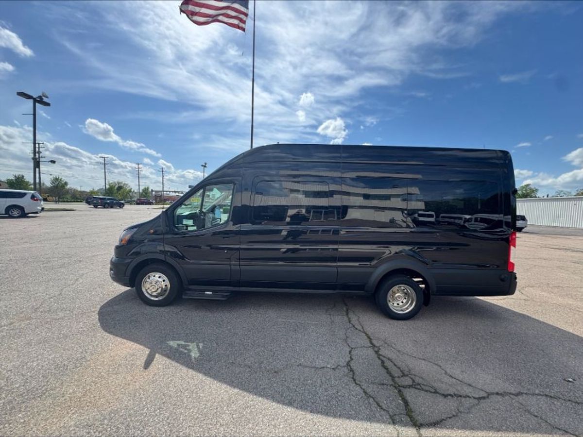 Black Ford Transit image number 2