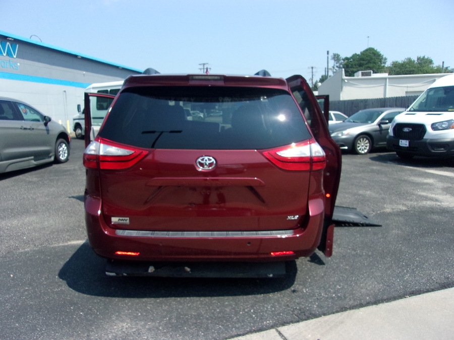 Red Toyota Sienna image number 4