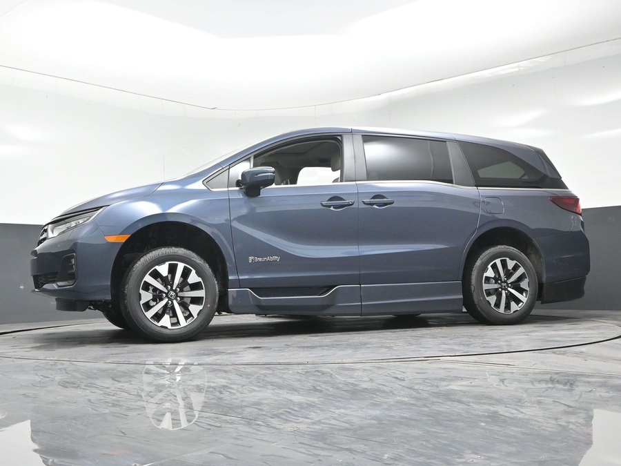 Blue Honda Odyssey image number 16