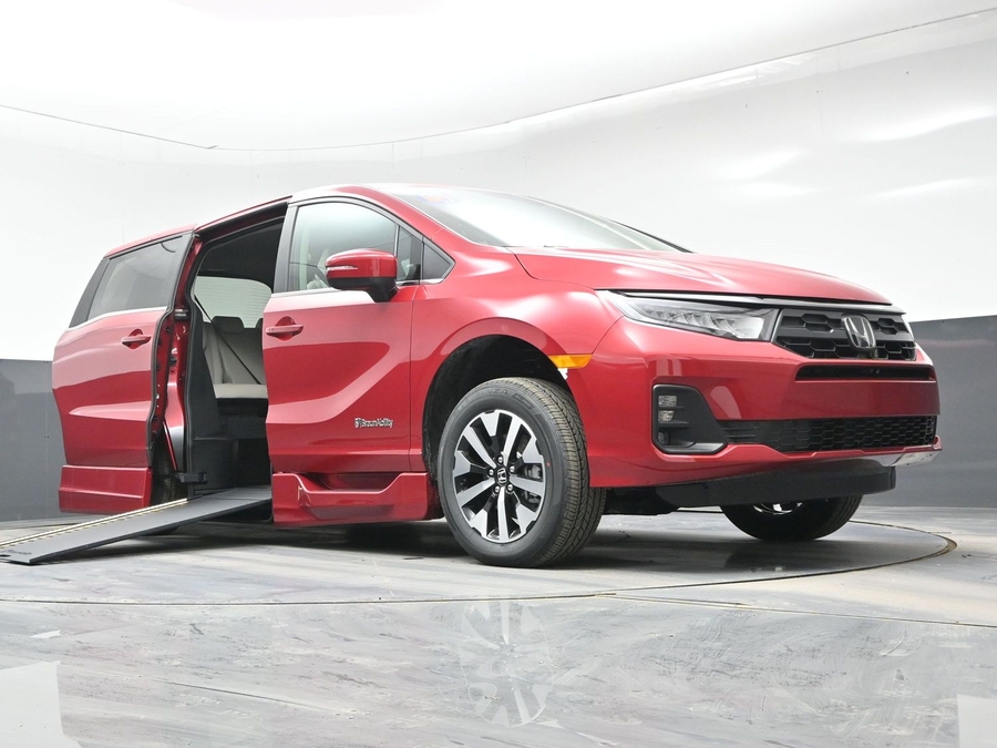 Red Honda Odyssey image number 24
